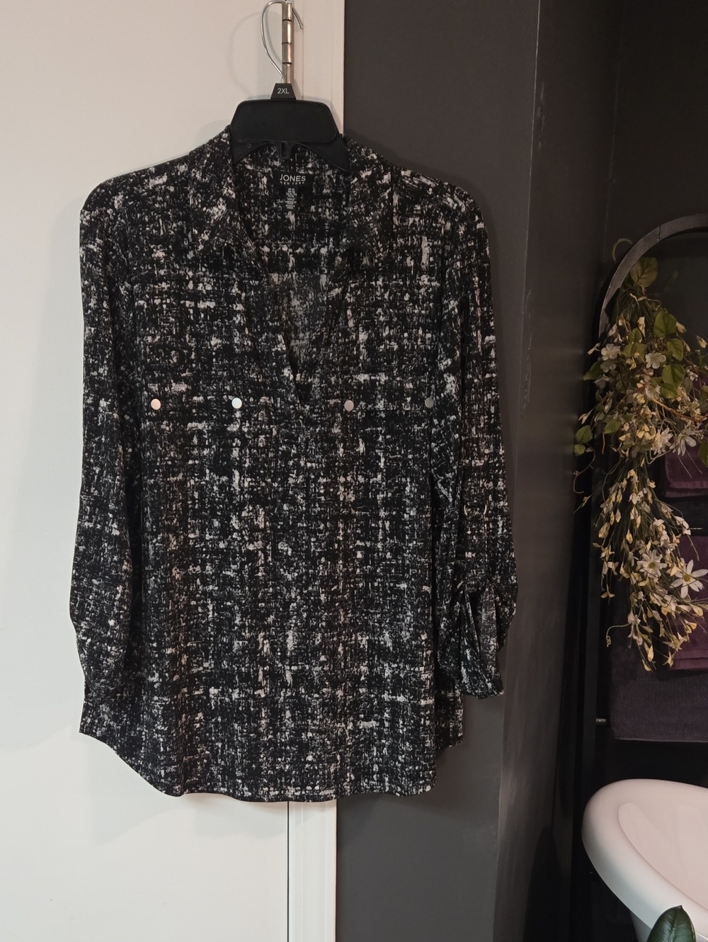 Jones New York Black and White Printed Button-Down Top